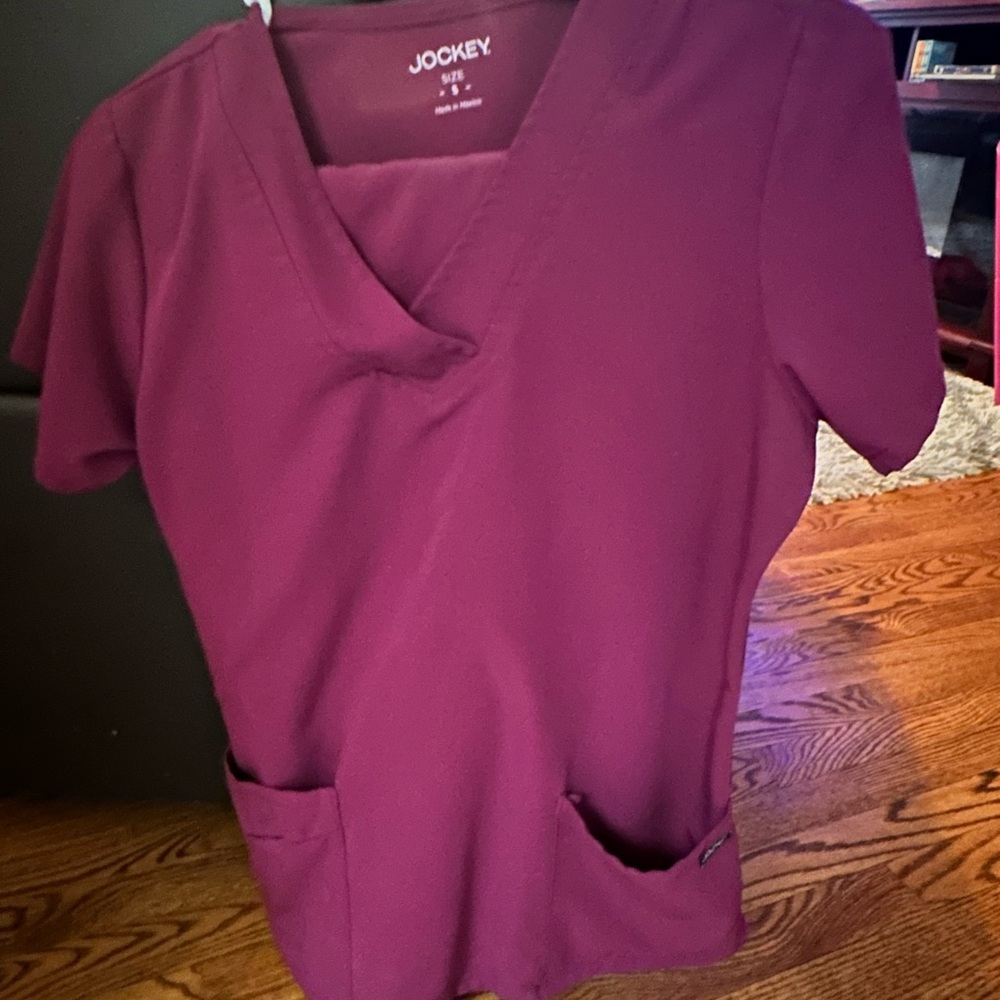 Jockey Women's Burgundy scrub set. Gently worn, great condition!